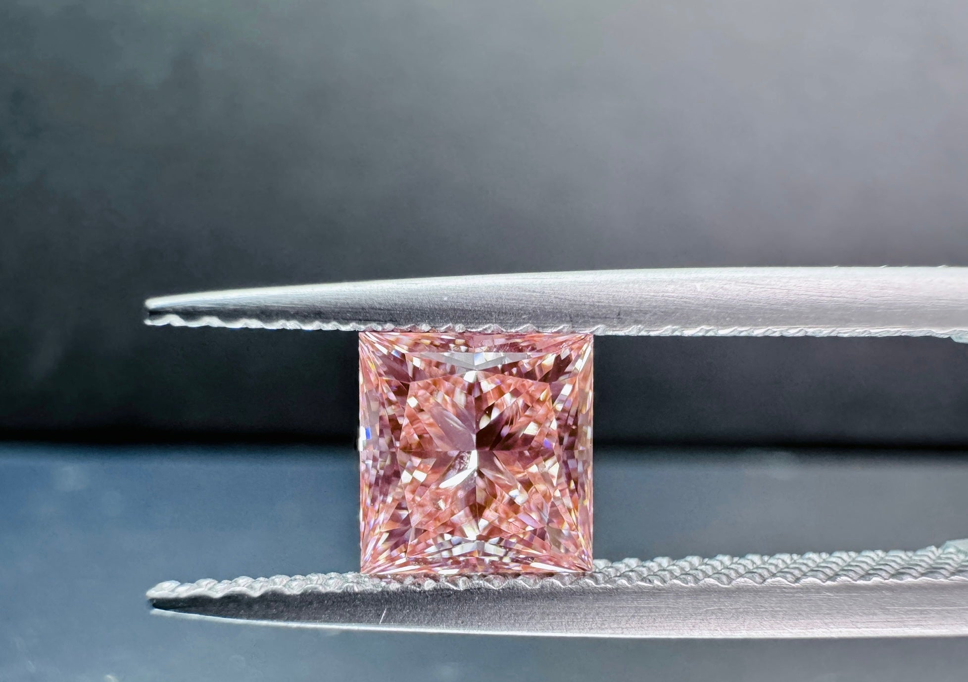 ピンクラボダイヤモンド 1.22ct クッションカット VVS2 鑑定書付き