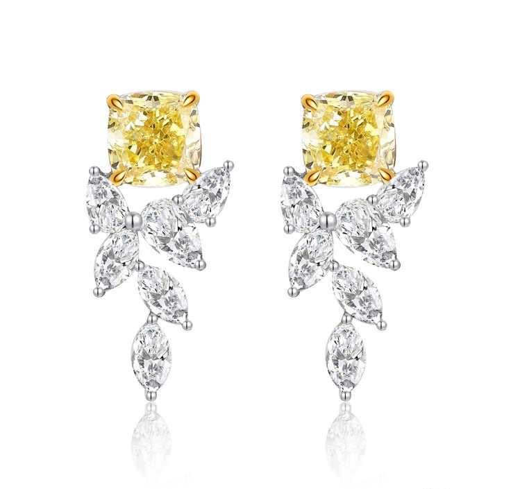 プリンセスカットスタッドピアス 主石 イエローダイヤ1.493ct 副石1.016ct K14イエローゴールド 2.694g