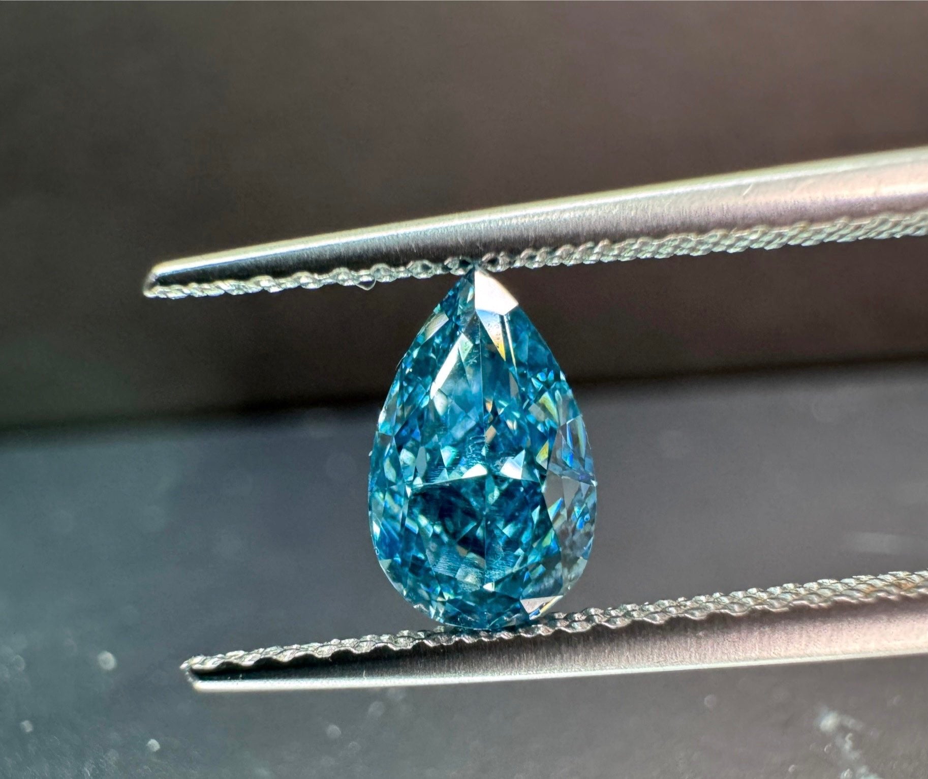 ブルーラボダイヤモンド 1.03ct ペアカット VVS2 鑑定書付き