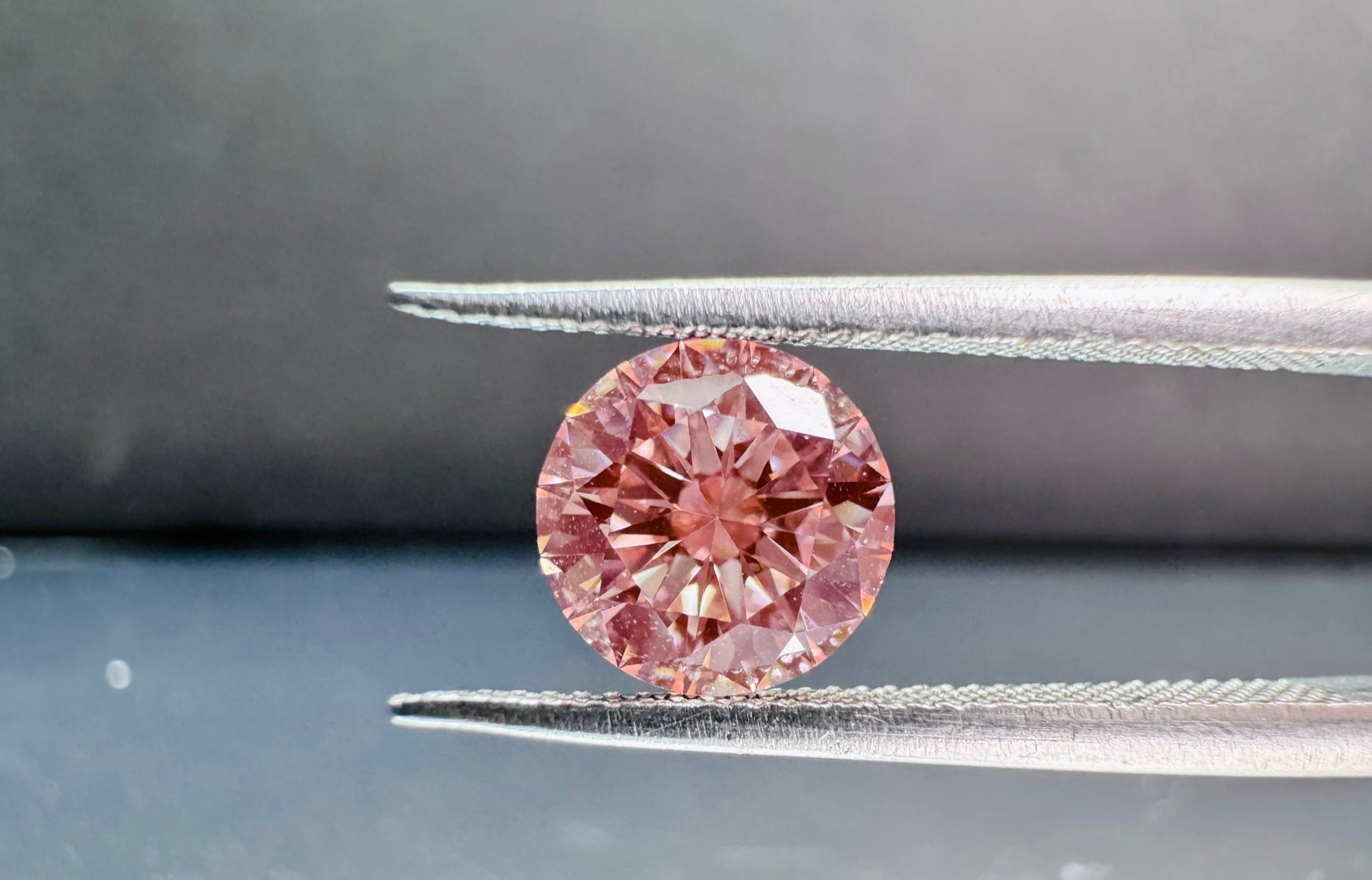 ピンクラボダイヤモンド 1.03ct ラウンドカット VS1 鑑定書付き