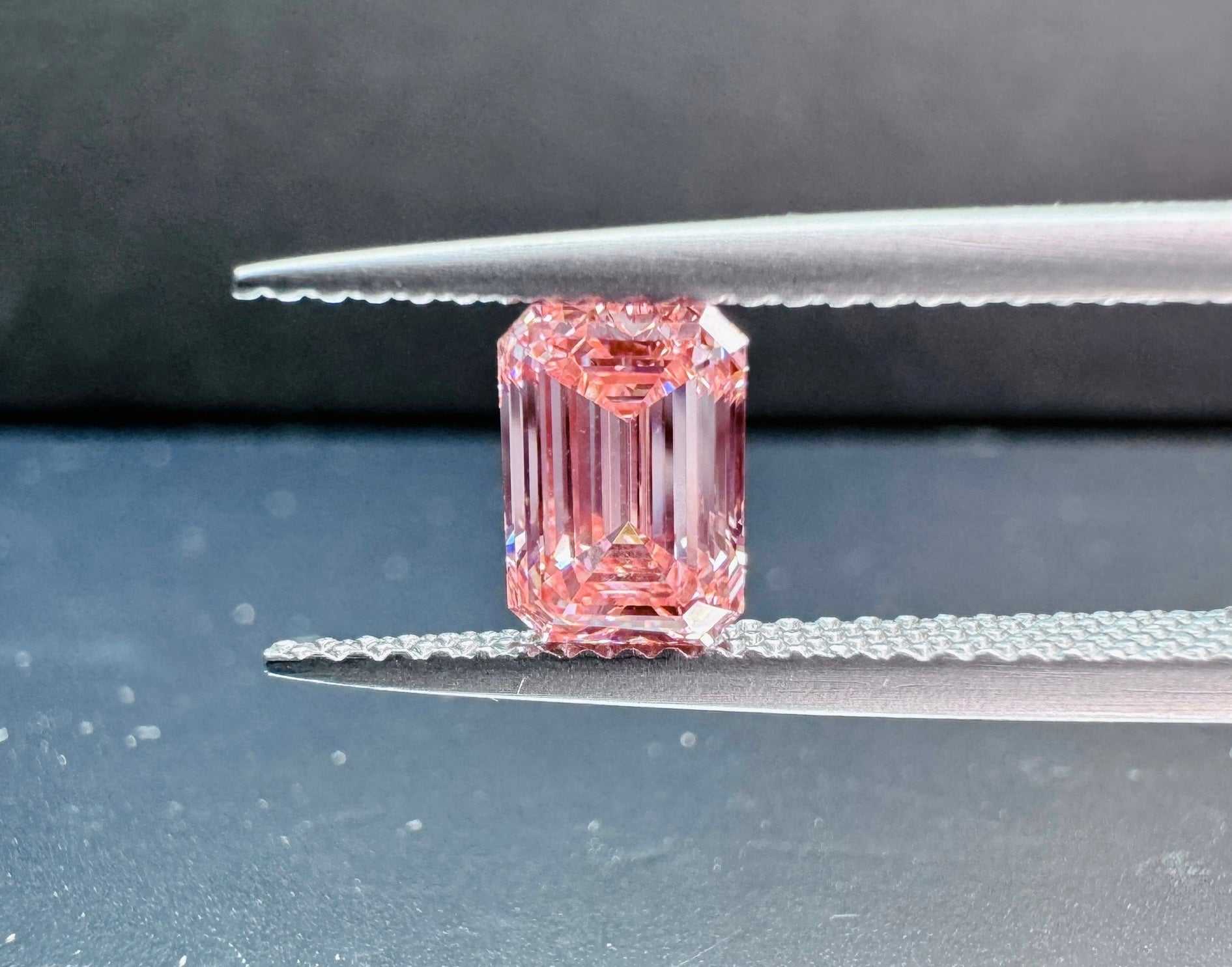 ピンクラボダイヤモンド 1.07ct エメラルドカット VVS2 鑑定書付き