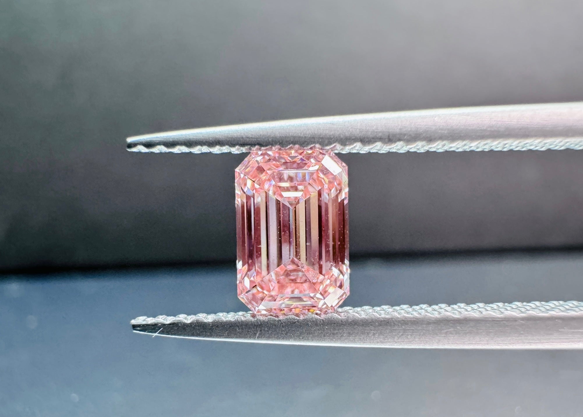 ピンクラボダイヤモンド 1ct エメラルドカット VS1 鑑定書付き