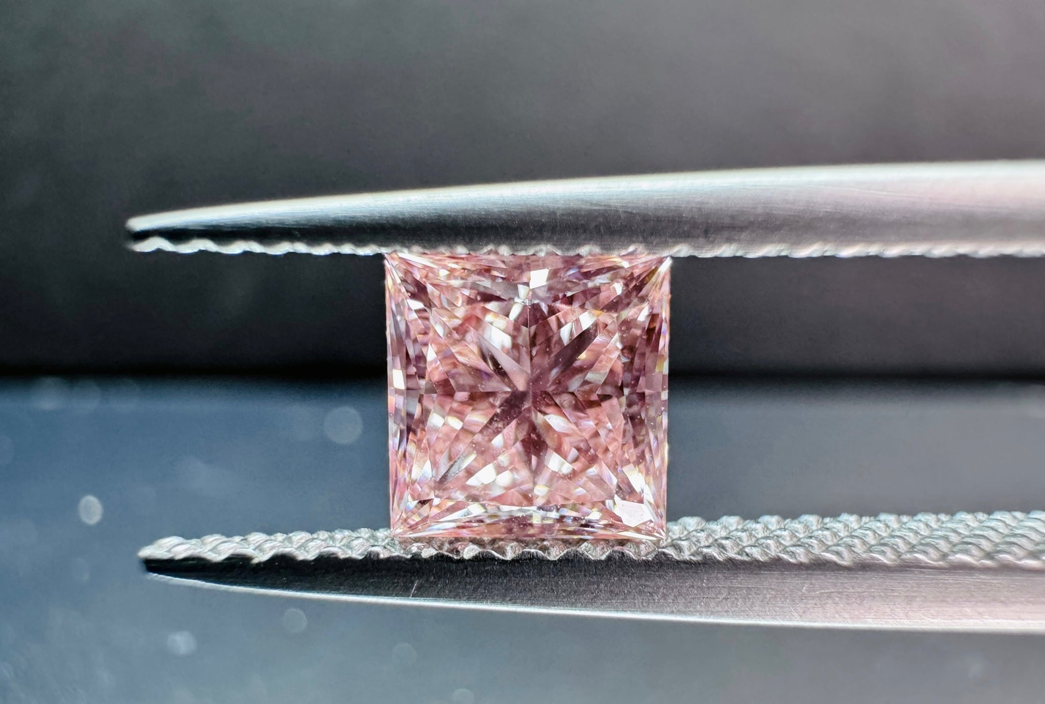 ピンクラボダイヤモンド 1.07ct クッションカット VVS2 鑑定書付き