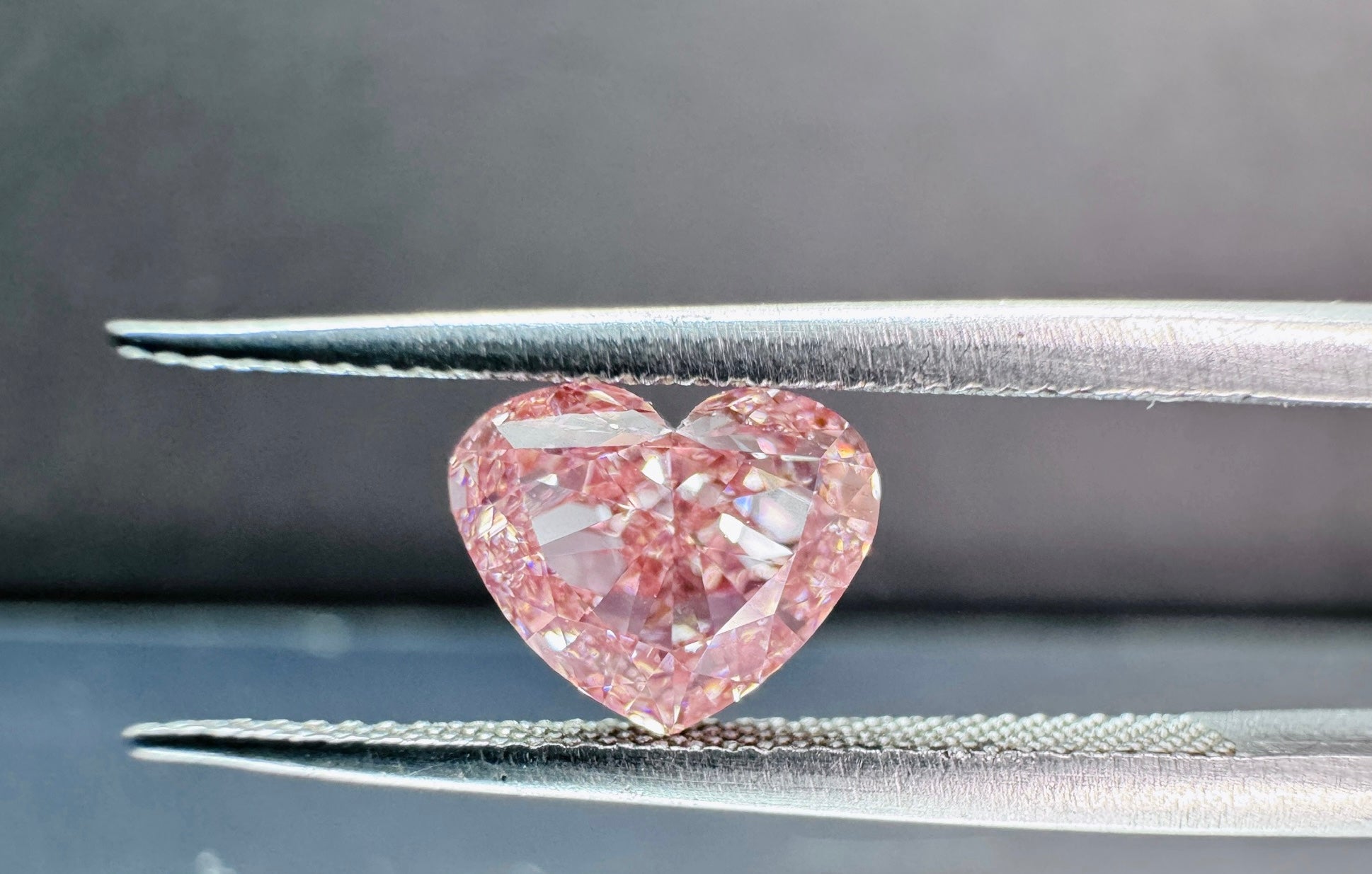 ピンクラボダイヤモンド 1ct ハートカット VVS2 鑑定書付き