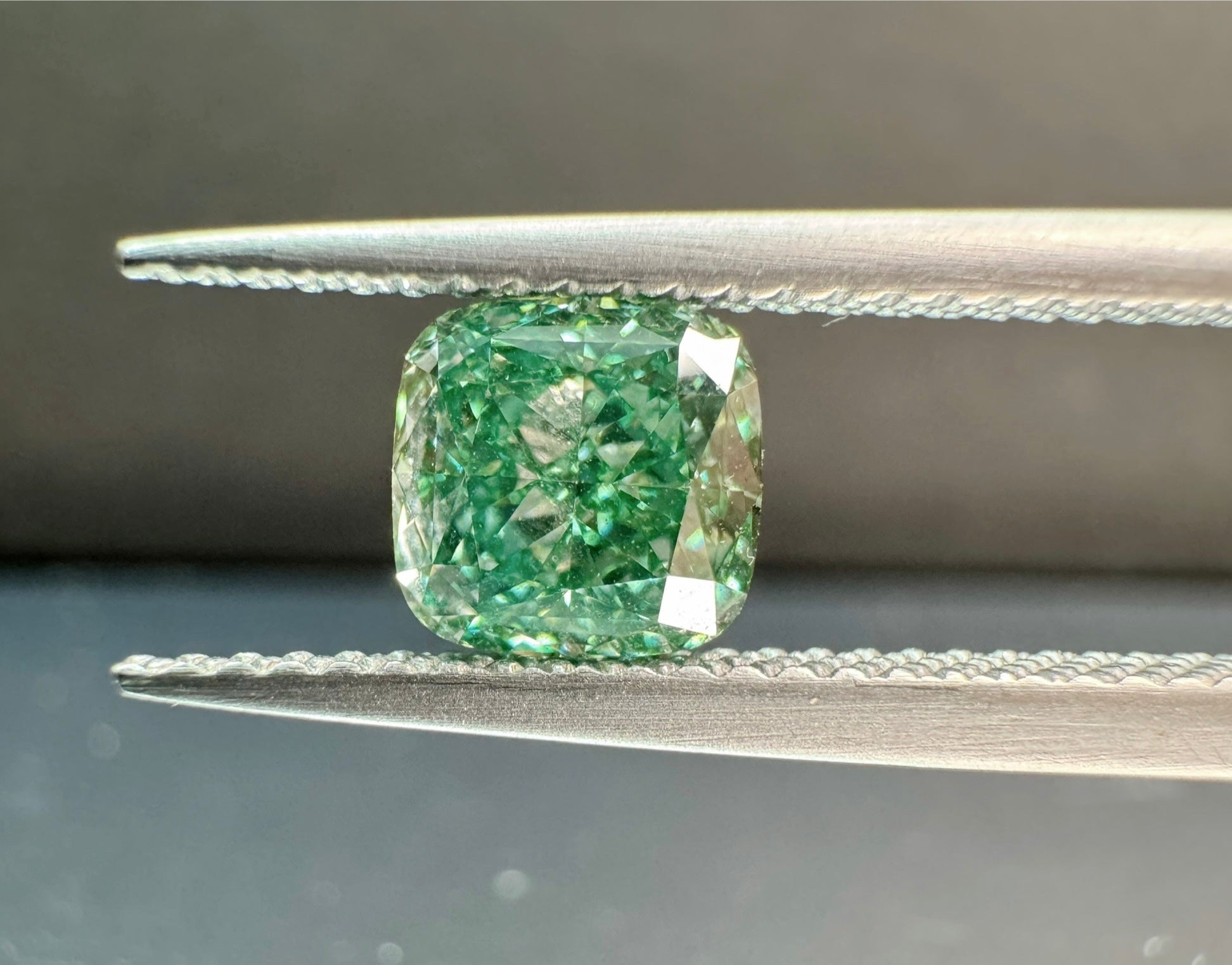 グリーンラボダイヤモンド 1.18ct クッションカット VVS2 鑑定書付き