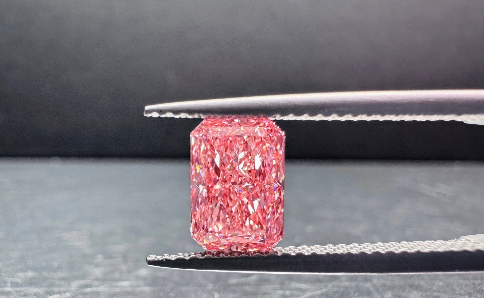 ピンクラボダイヤモンド 1.68ct ラウンドカット VS1 鑑定書付き