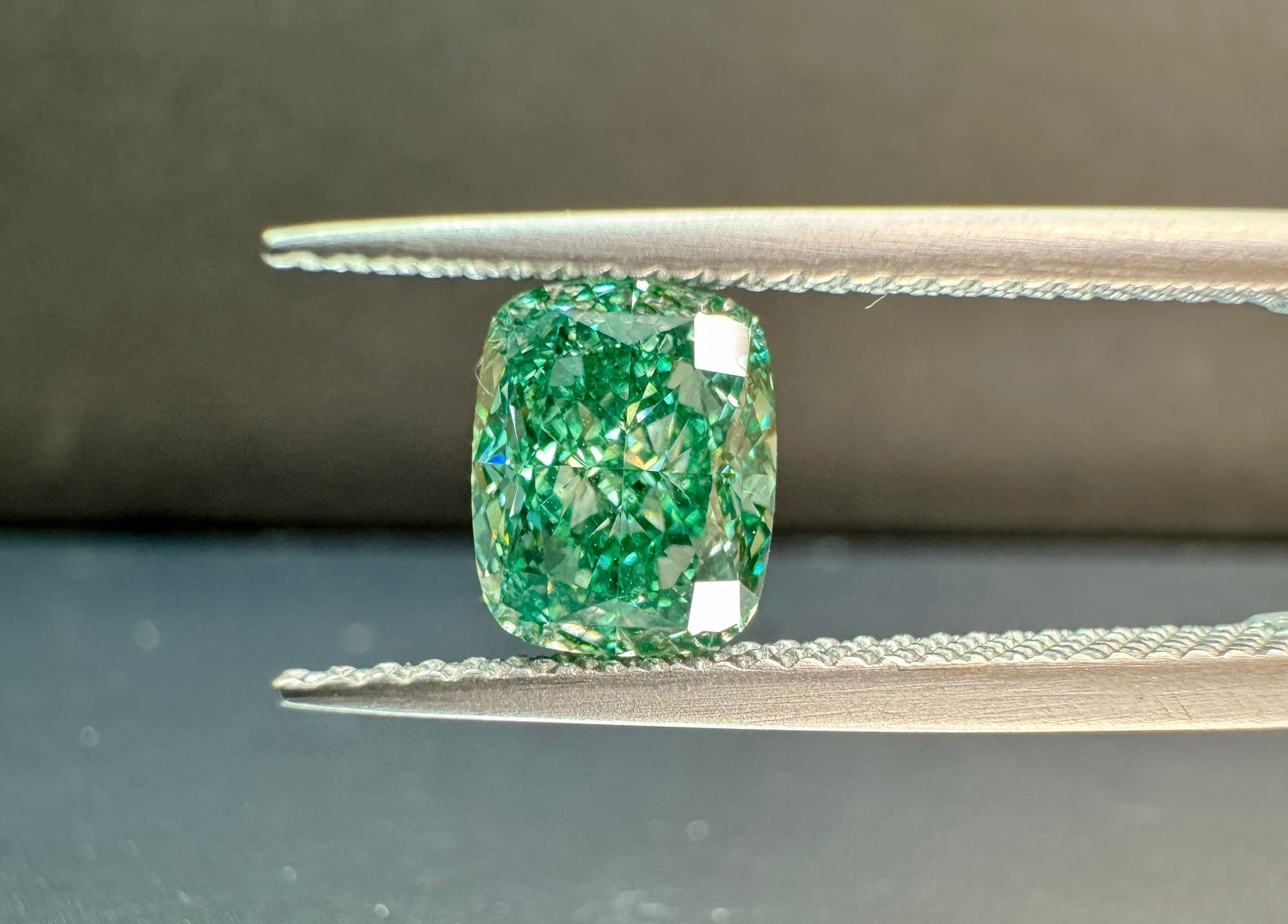 グリーンラボダイヤモンド 1.61ct クッションカット VVS2 鑑定書付き
