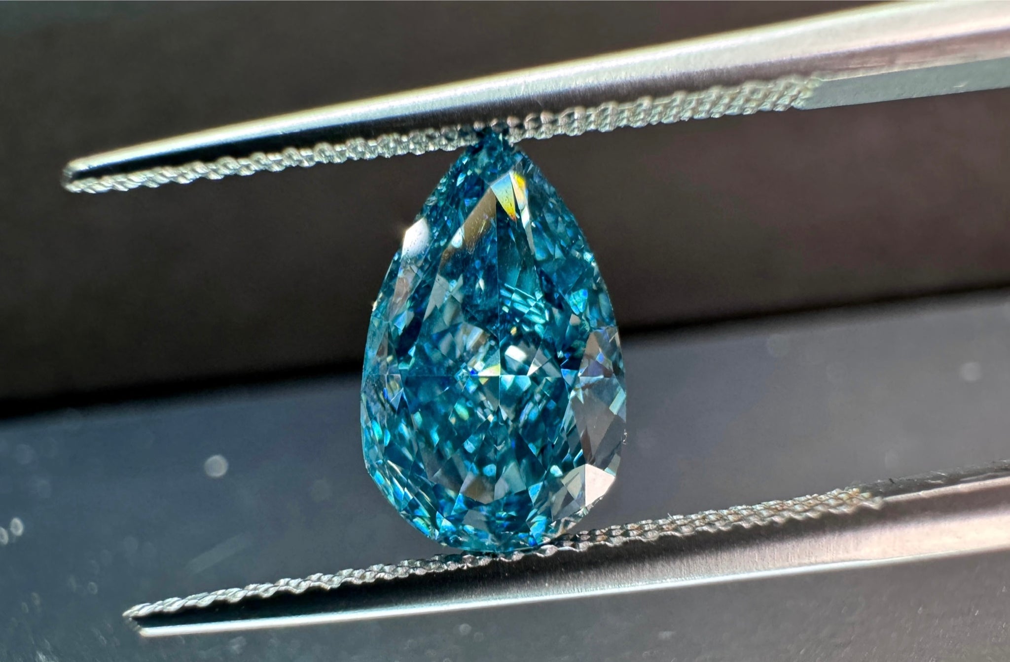 ブルーラボダイヤモンド 2.5ct ペアカット VS1 鑑定書付き