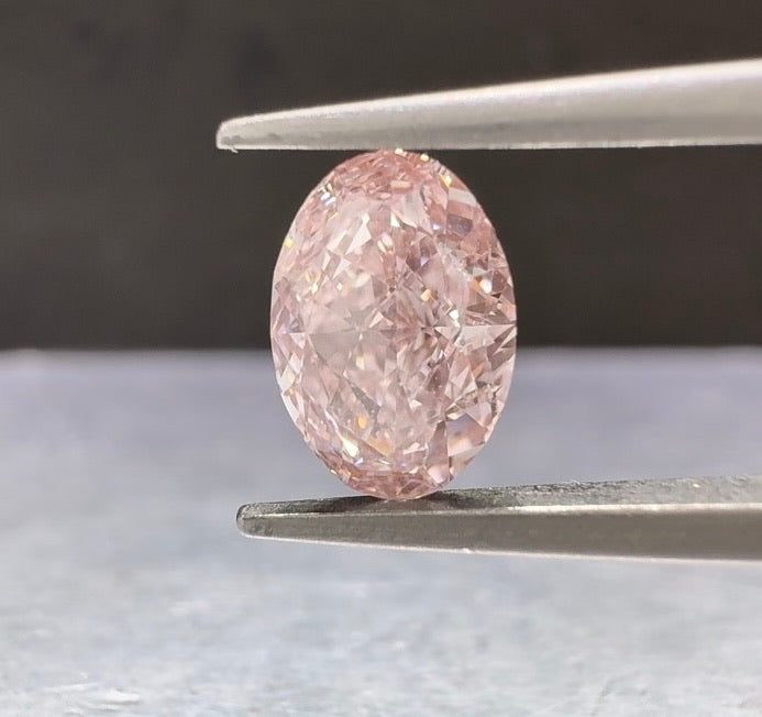 ピンクラボダイヤモンド 1.05ct オーバルカット VVS2 鑑定書付き
